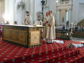 Diakonenweihe im Fuldaer Dom (Foto: Karl-Franz Thiede)